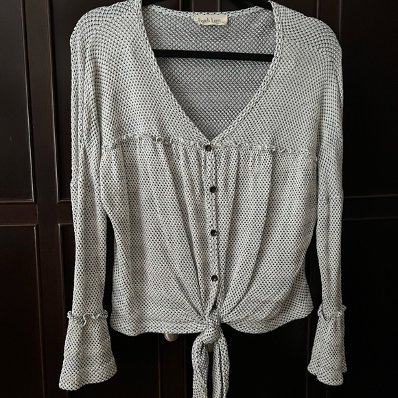 Peach Love Front Tie Top with Bell Sleeves - Color White and Black Size Small - Picture 1 of 6